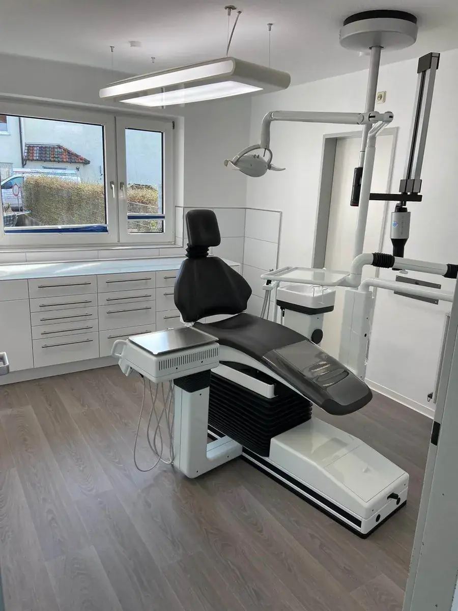 Behandlungszimmer mit Tageslicht